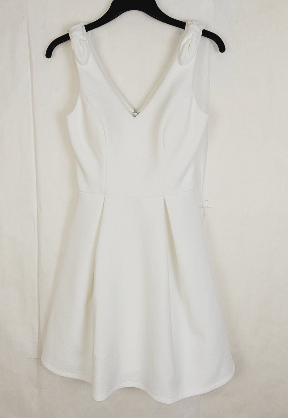 Jodi Kristopher white v-neck fit and flare skater dress Size 1 Bridal Minimal